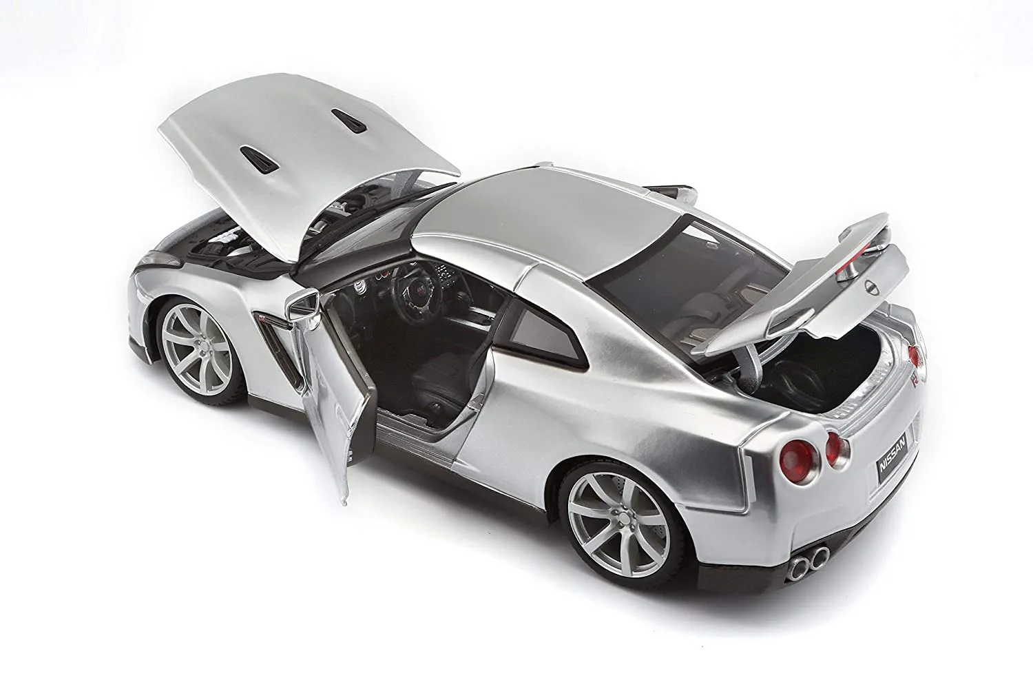 Bburago Nissan GT R R35 Diecast Model Car 1:18 -12079 - Silver