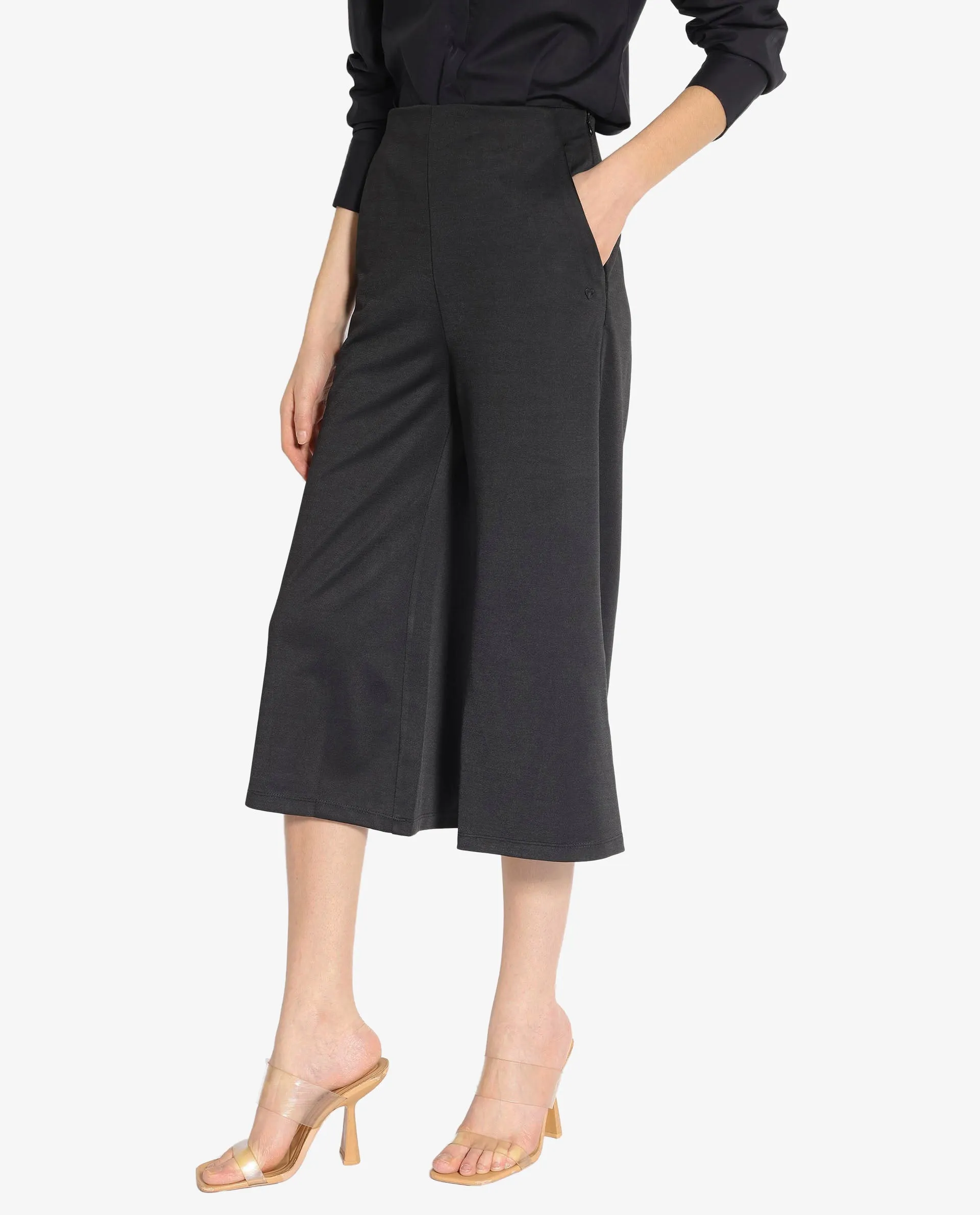 Rareism Women Shoyo Black Polyester Fabric Zip Closure Flared Fit Plain Midi Culottes