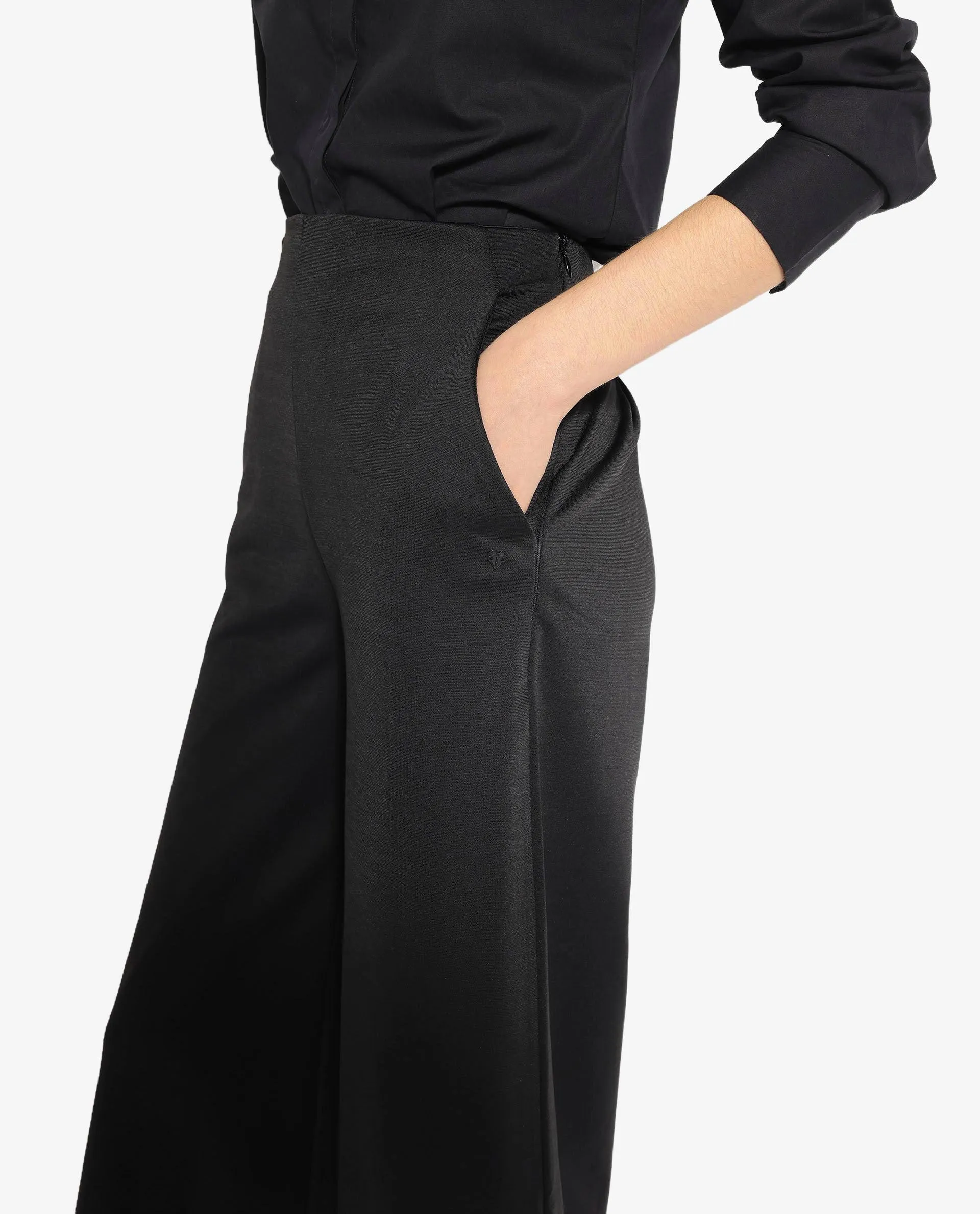 Rareism Women Shoyo Black Polyester Fabric Zip Closure Flared Fit Plain Midi Culottes