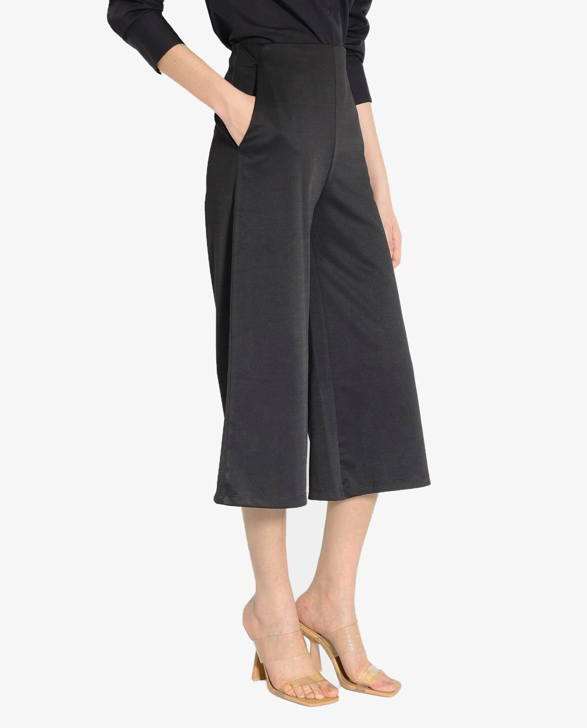 Rareism Women Shoyo Black Polyester Fabric Zip Closure Flared Fit Plain Midi Culottes